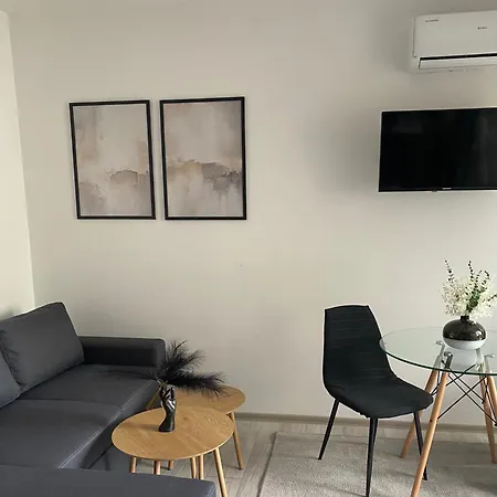 Apartman La Patio Cherno 2 *